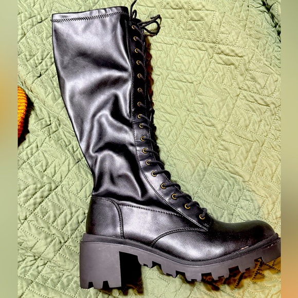 Black knee high heel combat boots - Picture 1 of 5